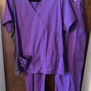 Uniform Advantage Deep Purple Scrub Set